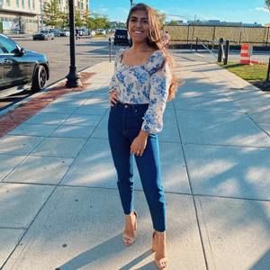 Meet your Posher, Camilla